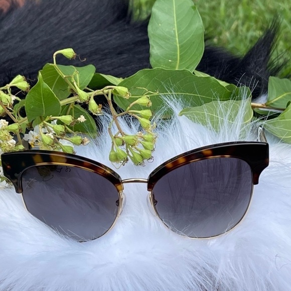 NWT Moschino Cat-Eye Tortoise Butterfly Sunnies - Picture 7 of 15